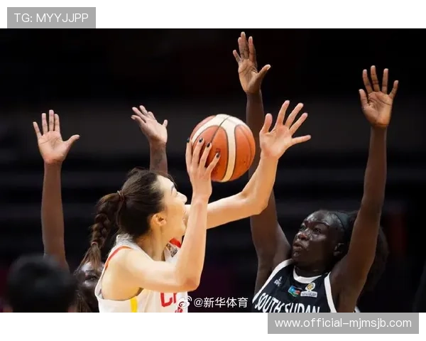 女篮世界杯新闻报道全面报道赛事精彩瞬间与比赛结果分析